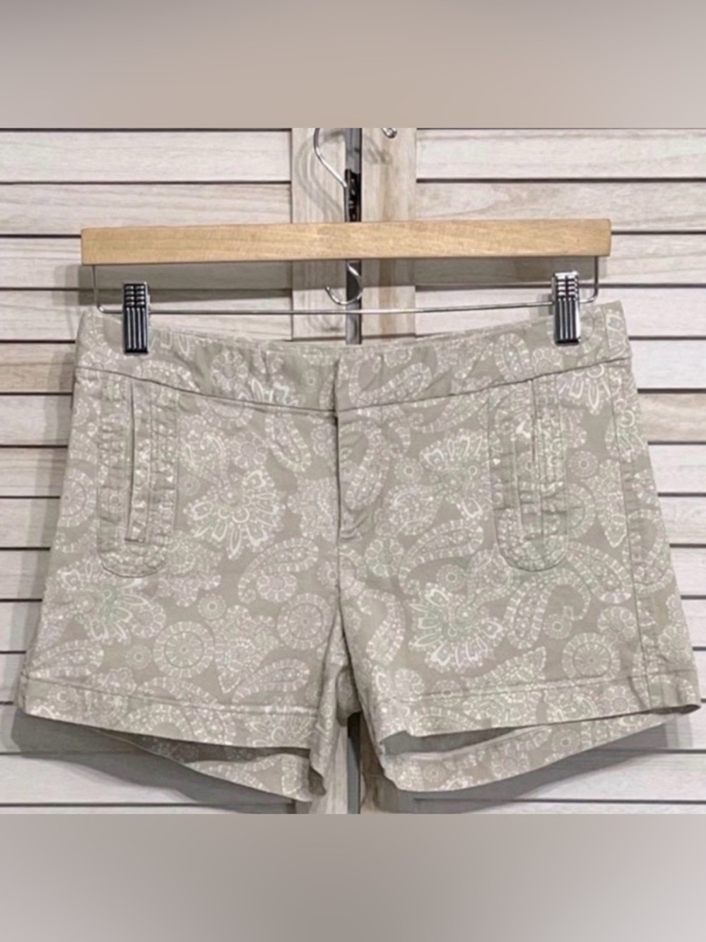 Gap Khaki Pailey Print Stretch Shorts Women’s Size 1 PRICE FIRM
